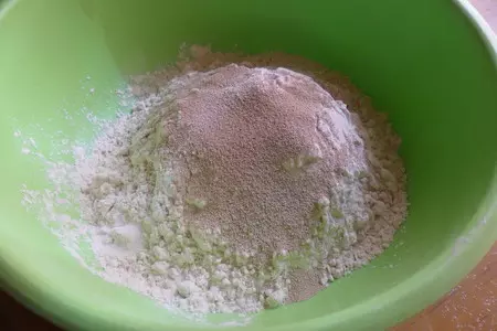 Хлеб с кабачком и сыром для сырной души маши - mellorn: шаг 1