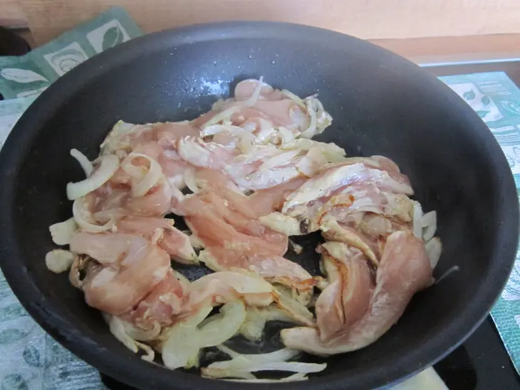 Куриная грудка с овощами и сливками: шаг 2