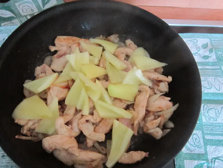 Куриная грудка с овощами и сливками: шаг 3