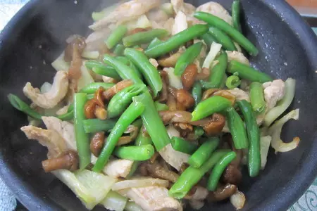 Куриная грудка с овощами и сливками: шаг 4