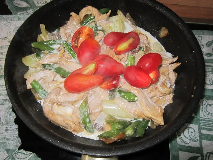 Куриная грудка с овощами и сливками: шаг 5