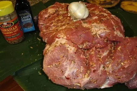 Кусок мяса в банановых листьях: шаг 2