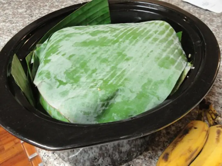 Кусок мяса в банановых листьях: шаг 3