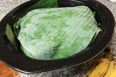Кусок мяса в банановых листьях: шаг 3