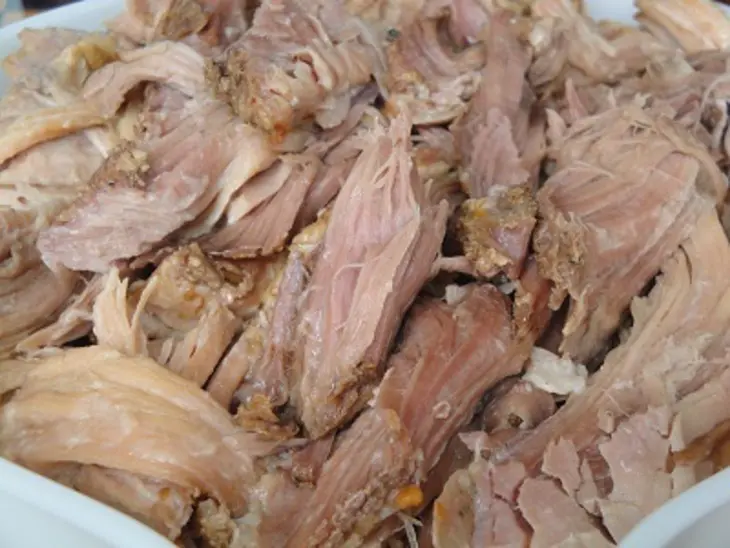 Кусок мяса в банановых листьях: шаг 8
