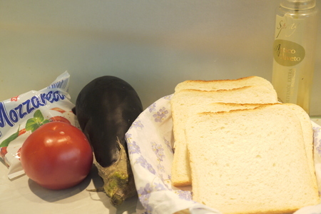 Теплые бутерброды а ля капрезе (легкий завтрак в итальянском стиле за несколько минут): шаг 1