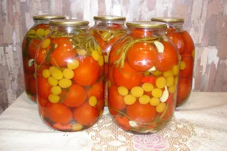 Консервированные помидоры с желтой алычей(ткемали), без уксуса.: шаг 3