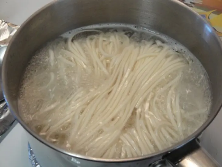 Вермишелевый суп с мясом,тофу и грибами: шаг 4