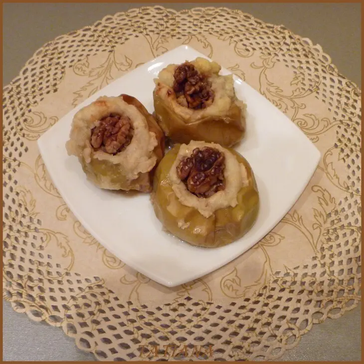 Яблоки печёные с мёдом и грецкими орехами: шаг 5