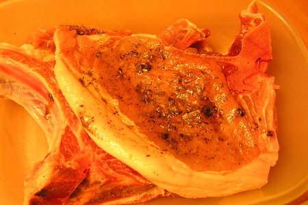 Маринованные свиные отбивные с помидорной сальсой.  : шаг 2