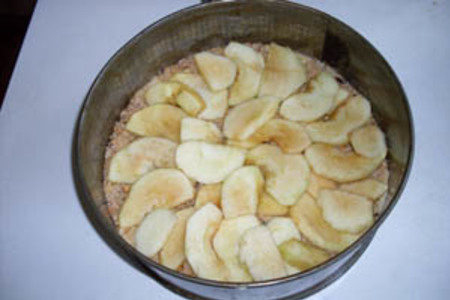 Очень вкусный яблочный пирог: шаг 4