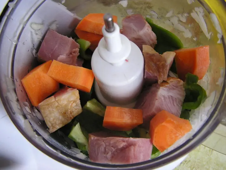 Пельмени c фаршем из курицы, ветчины и говядины: шаг 2