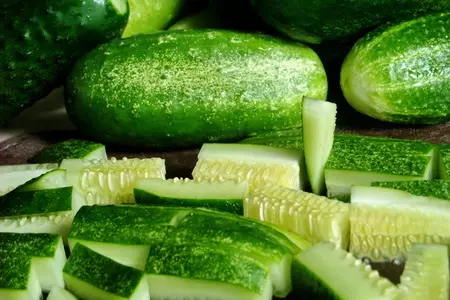 Кисло-сладкие огурцы с кунжутом (заготовка на зиму): шаг 1