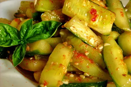 Кисло-сладкие огурцы с кунжутом (заготовка на зиму): шаг 7