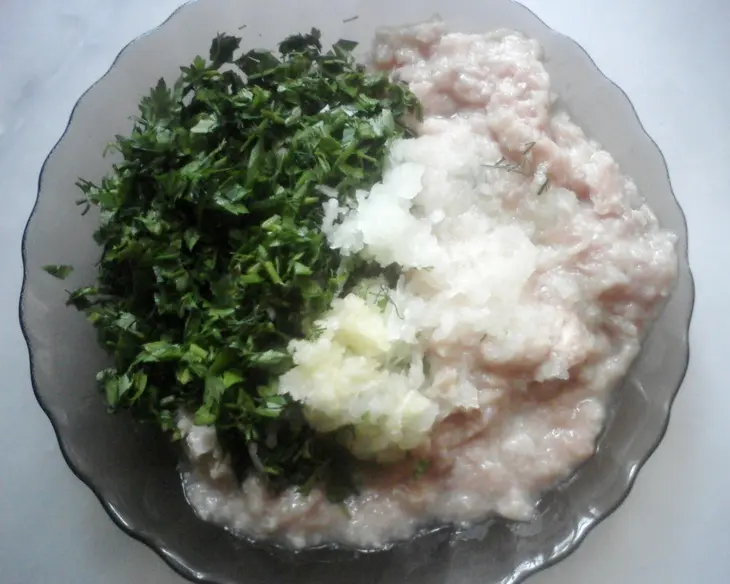 Шарики куриные ароматные в золотистой корочке: шаг 2