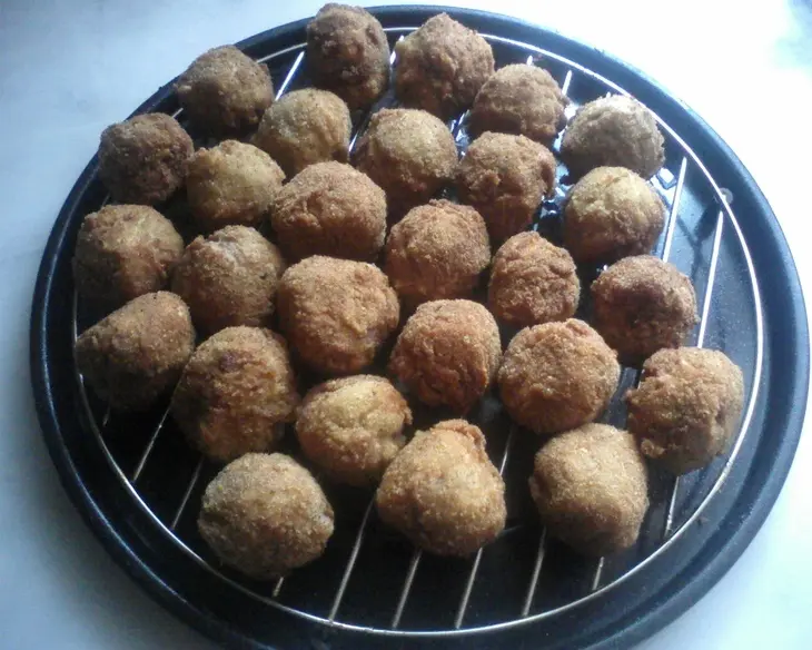 Шарики куриные ароматные в золотистой корочке: шаг 12