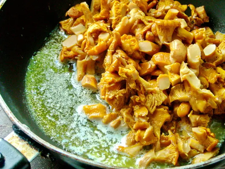 Сливочный крем-суп из цуккини, картофеля и моркови с лисичками.фм "суп из топора": шаг 6