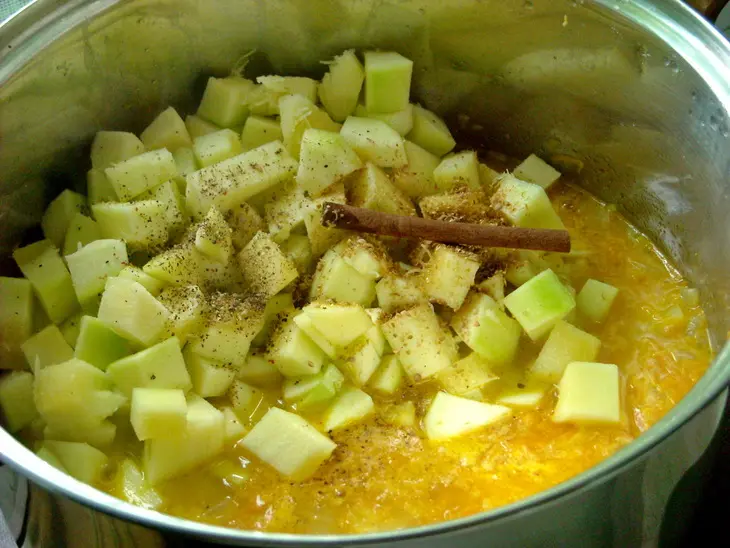 Сливочный крем-суп из цуккини, картофеля и моркови с лисичками.фм "суп из топора": шаг 7