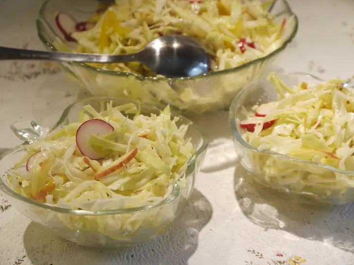 Салат из капусты с яблоком, редиской и конфитюрной заправкой: шаг 6