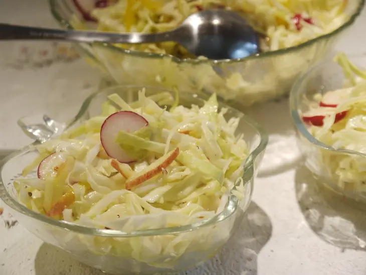 Салат из капусты с яблоком, редиской и конфитюрной заправкой: шаг 7