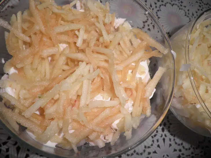 Салат "веточка еловая": шаг 3