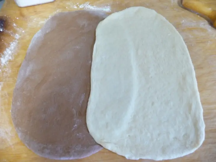 Cocoa marble cookie bread или "мраморные" булочки: шаг 1