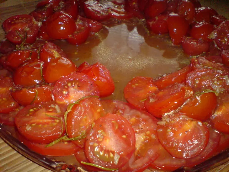 "рождественский венок" ……..из салата  "caprese  ": шаг 4