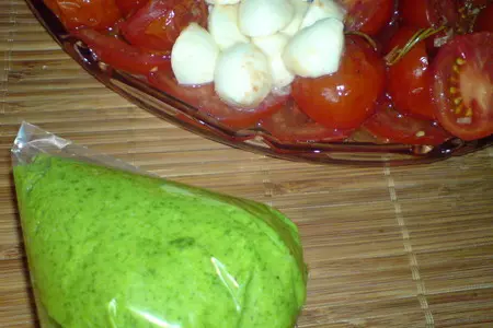 "рождественский венок" ……..из салата  "caprese  ": шаг 6