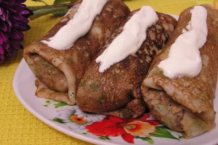 Блинчики ржаные с зеленым луком и начинкой из печени с гречкой.: шаг 5
