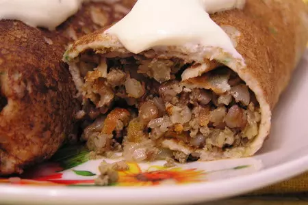 Блинчики ржаные с зеленым луком и начинкой из печени с гречкой.: шаг 6