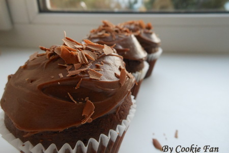 Шоколадные капкейки со сливочной начинкой и ганашем из молочного шоколада: шаг 10