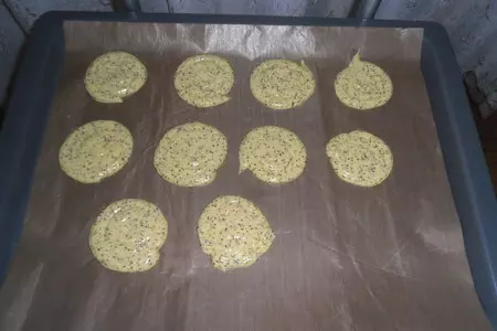Башенки из печенья, сливочного крема и маракуйевого соуса "pour tous mes amis!": шаг 11