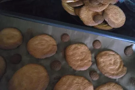 Башенки из печенья, сливочного крема и маракуйевого соуса "pour tous mes amis!": шаг 17