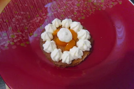 Башенки из печенья, сливочного крема и маракуйевого соуса "pour tous mes amis!": шаг 19