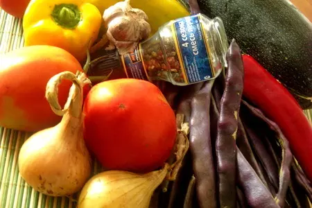 Стручковая фасоль с соусом из цуккини, сладкого перца и томатов: шаг 1