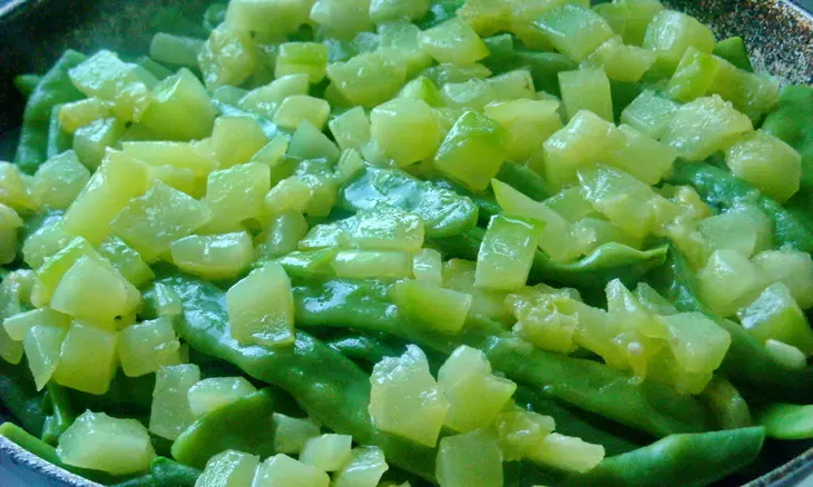 Стручковая фасоль с соусом из цуккини, сладкого перца и томатов: шаг 3