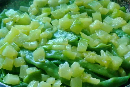 Стручковая фасоль с соусом из цуккини, сладкого перца и томатов: шаг 3