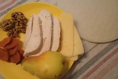 Рулет из филе индейки в рисовой бумаге с карамелизированной грушей! дуэль!: шаг 1