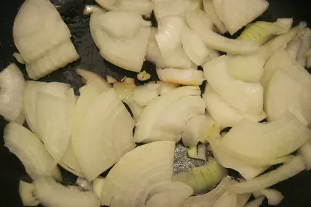 Пирожки-чебуреки с мясом и кабачком: шаг 3