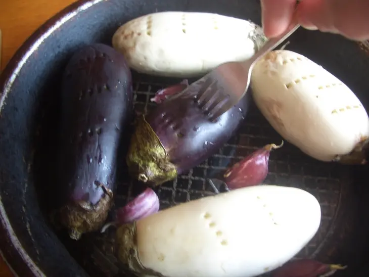 Круглые пирожки с баклажанами и курицей: шаг 3