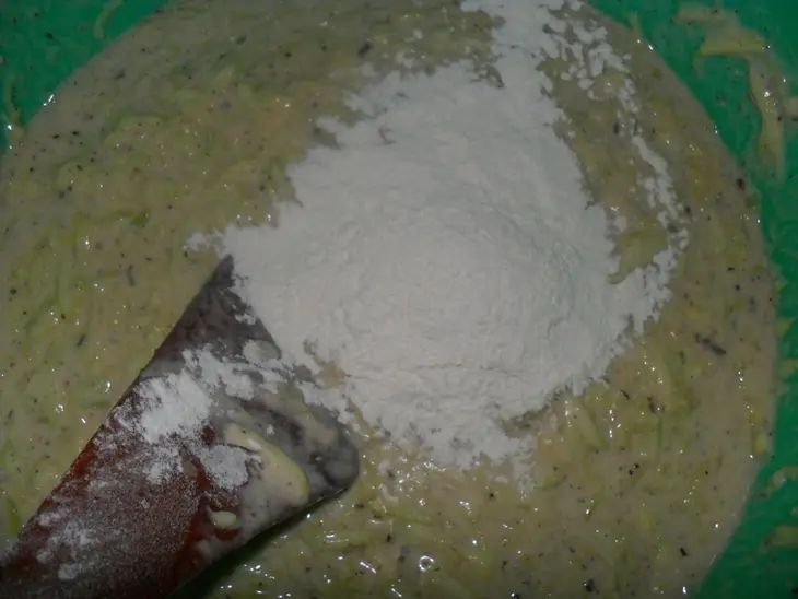 Кабачковые маффины с грибами.: шаг 3
