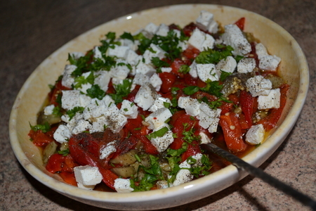 Салат из перцев и баклажанов с мятой и фетой: шаг 1