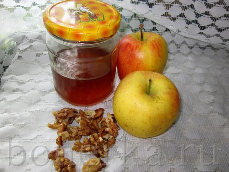 Пирог с яблоками и грецкими орехами на скорую руку: шаг 1