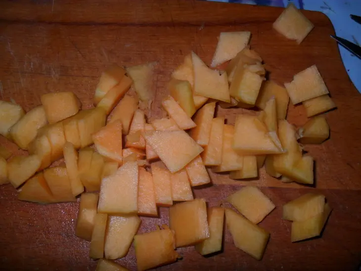 Молочная рисовая каша с тыквой,карамельными орешками и  бананом. дуэль.: шаг 2