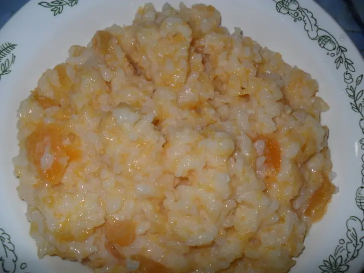 Молочная рисовая каша с тыквой,карамельными орешками и  бананом. дуэль.: шаг 6