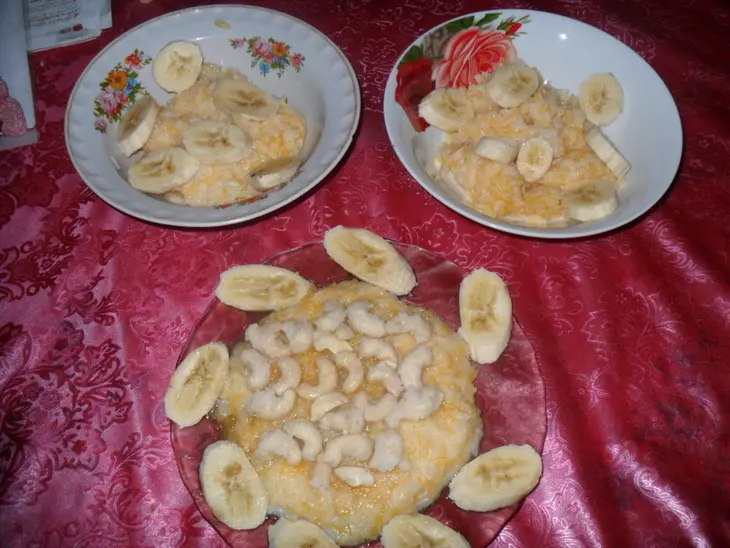 Молочная рисовая каша с тыквой,карамельными орешками и  бананом. дуэль.: шаг 9