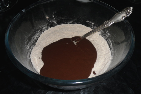 Шоколадный шифоновый торт с сливочным кремом и сюрпризом "озеро эвендим" : шаг 5