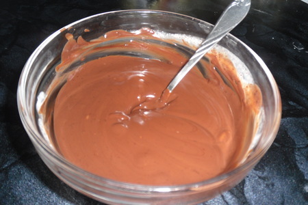 Шоколадный шифоновый торт с сливочным кремом и сюрпризом "озеро эвендим" : шаг 11