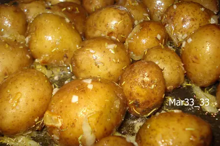 Картофель с розмарином и чесноком: шаг 4