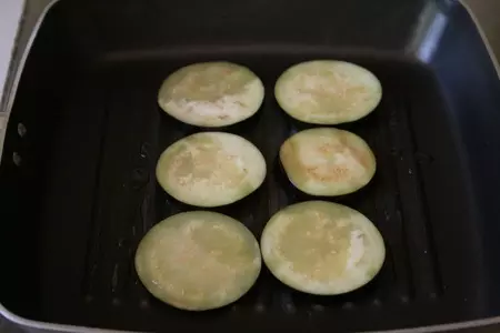 Каре ягнёнка с жареными баклажанами и гороховым пюре: шаг 7